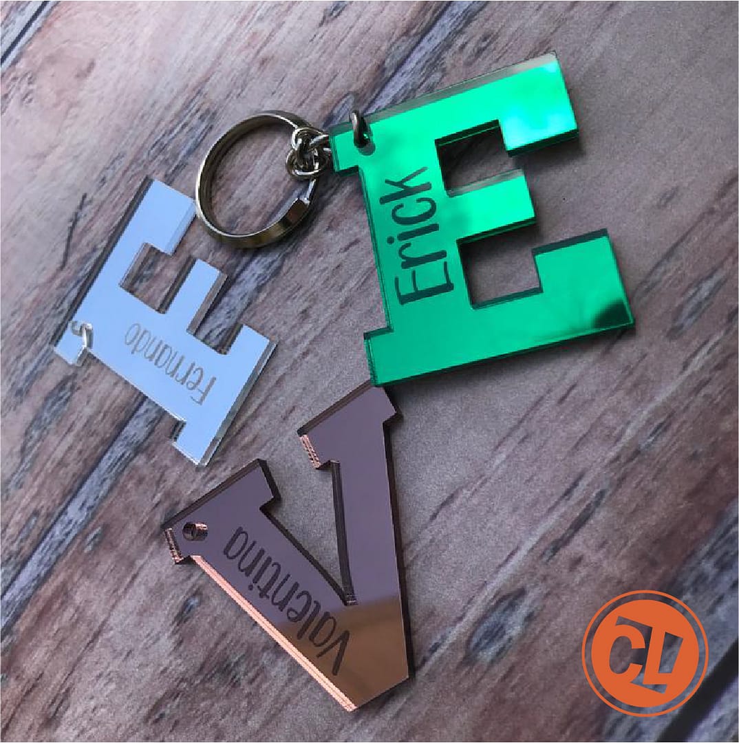 Llavero Letra Inicial Acrilico Con Nombre Grabado - Imagen 5