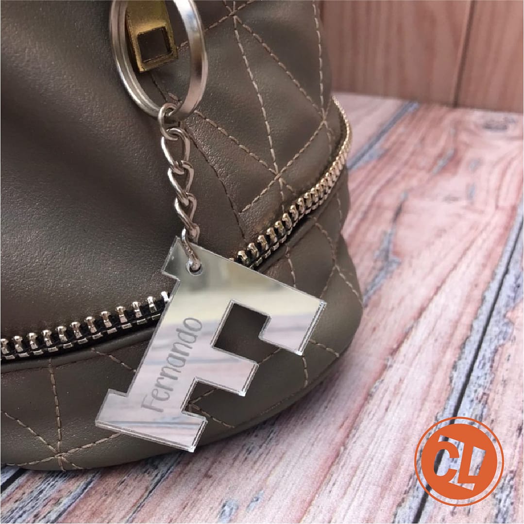 Llavero Letra Inicial Acrilico Con Nombre Grabado - Imagen 4